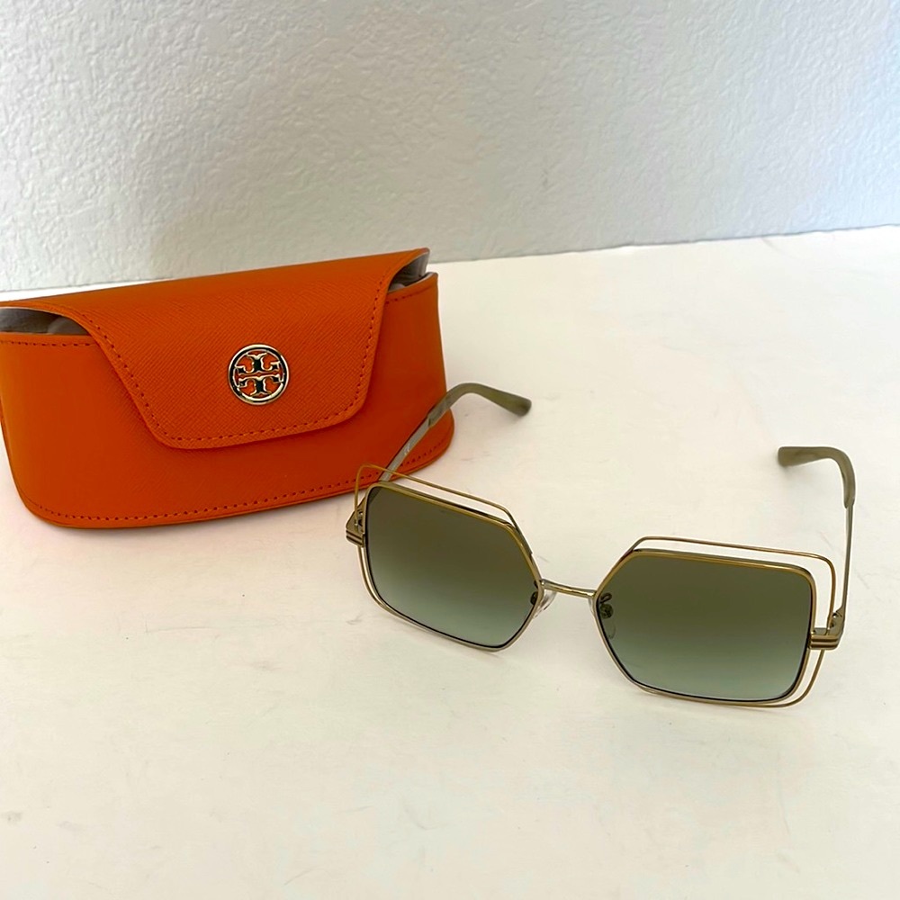 🆕 Tory Burch Sunglasses.